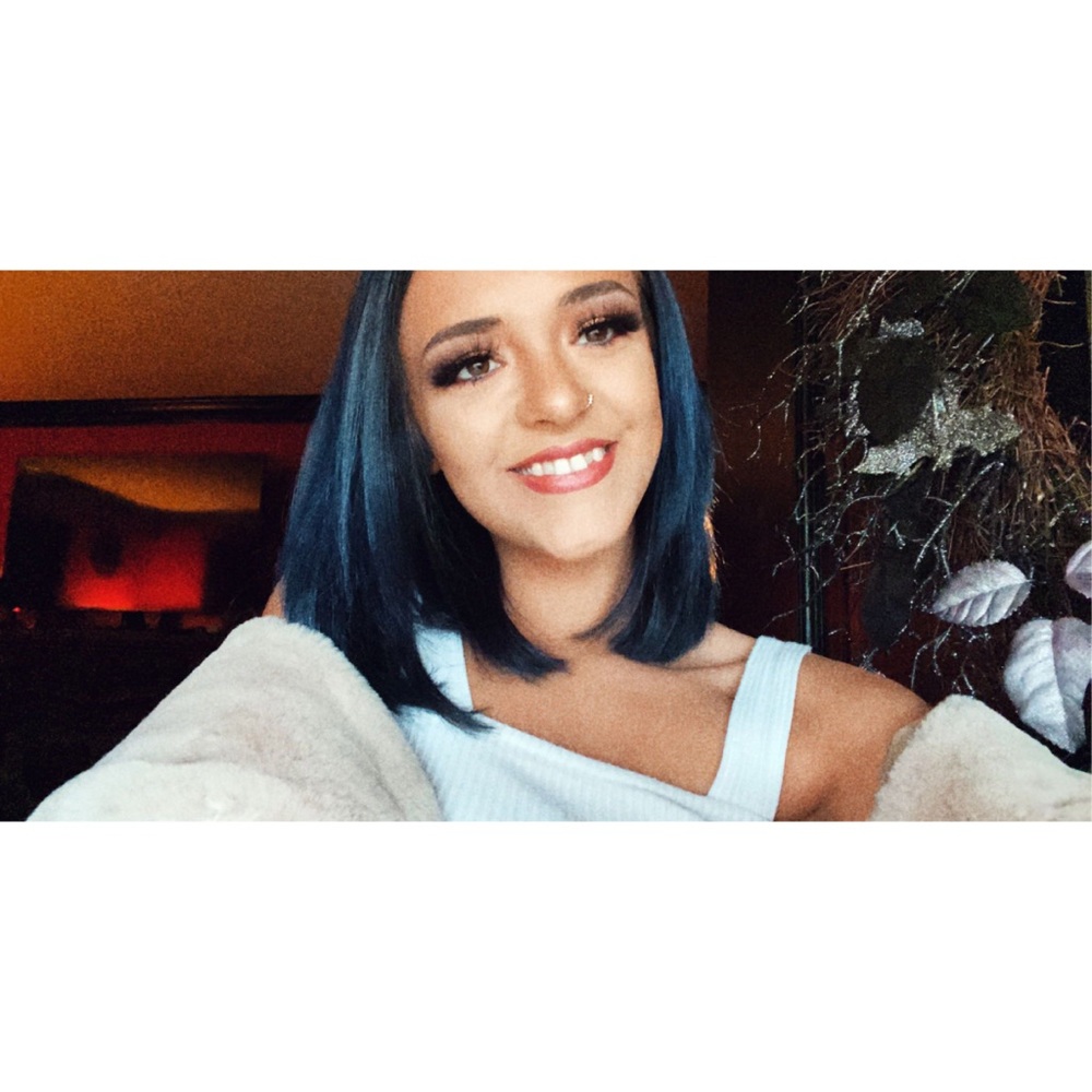 Meet your Posher, Kira